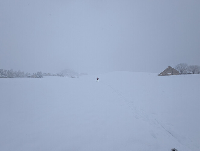 skieuse-de-randonnee-nordique-meaudre-vercors